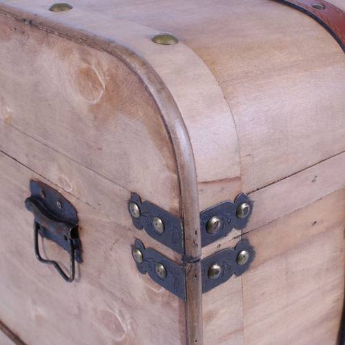 Baule legno coloniale noce chiaro a scrigno con chiusura metallo