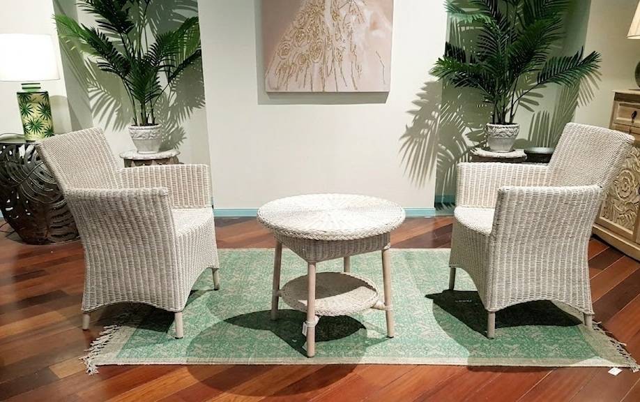 Completo due poltrone e tavolino in rattan e midollino sbiancato
