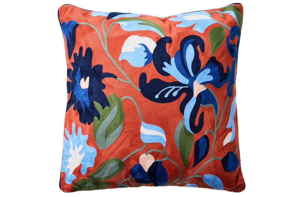 Cuscino Embroidery fiori blu su fondo arancio 50x50