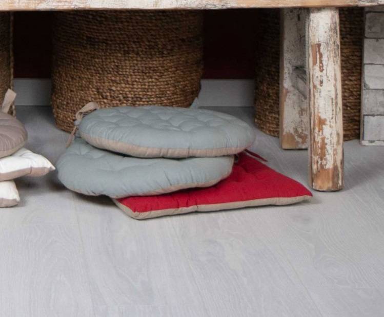 Cuscino tondo per sedia grigio chiaro trapuntato cm 40