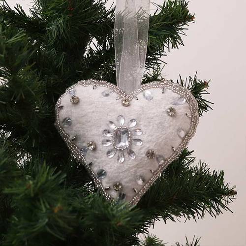 Pendaglio cuore velluto avorio con pietre
