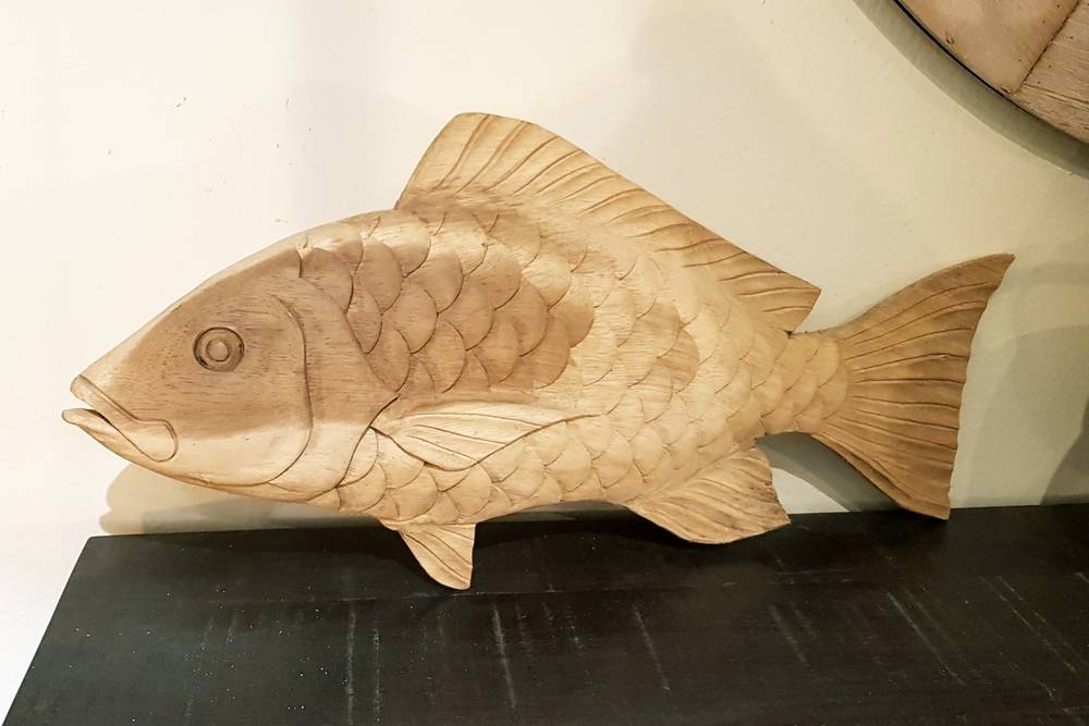 Pesce legno intagliato naturale da appendere 50cm