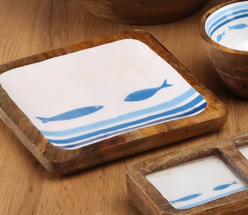 Piatto quadrato Oceanic legno decorato vetrificato con pesci 20x20
