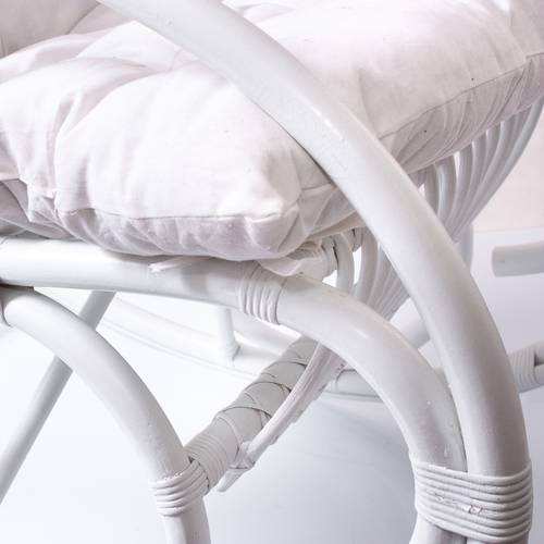 Sedia dondolo rattan bianco con cuscino