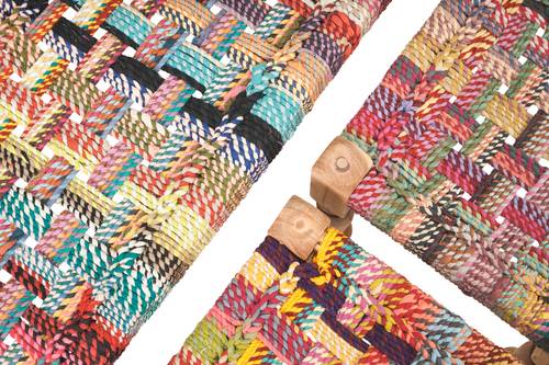 Sgabello cotone colorato intrecciato e legno naturale