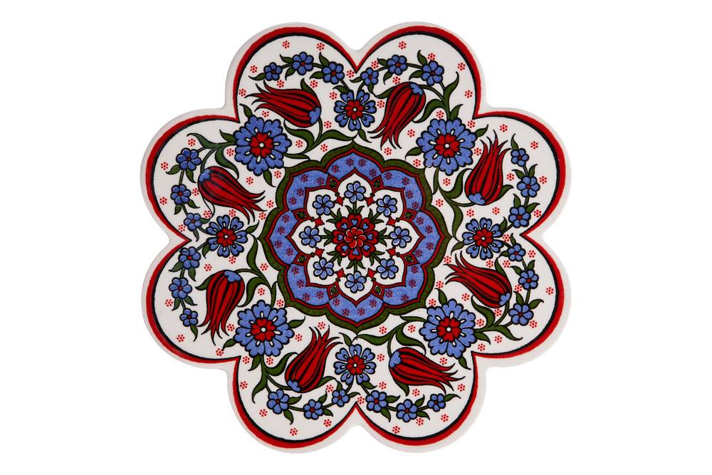 Sottopentola fiore ceramica decoro fiori rossi e viola su fondo bianco