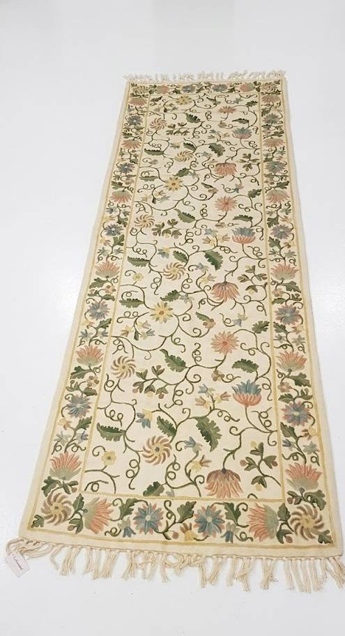 Tappeto Chain Stitch lana fiori ramo verde fondo ecru 76x215