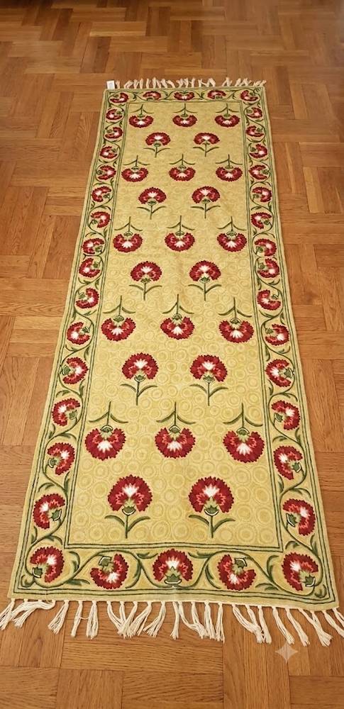 Tappeto Chain Stitch lana fiori rossi su fondo verde chiaro 76x215