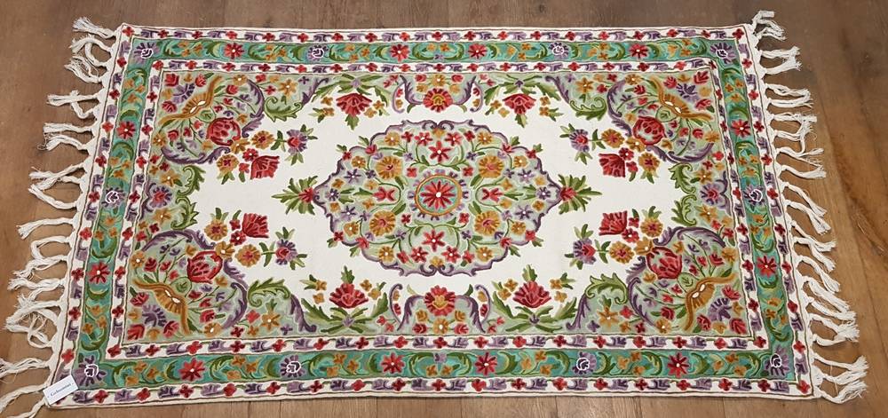 Tappeto Chain Stitch lana fiori viola verde disegno ovale 122x183