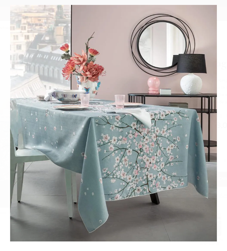 Tovaglia antimacchia Sapporo fiori di ciliegio bianchi con sfondo azzurro